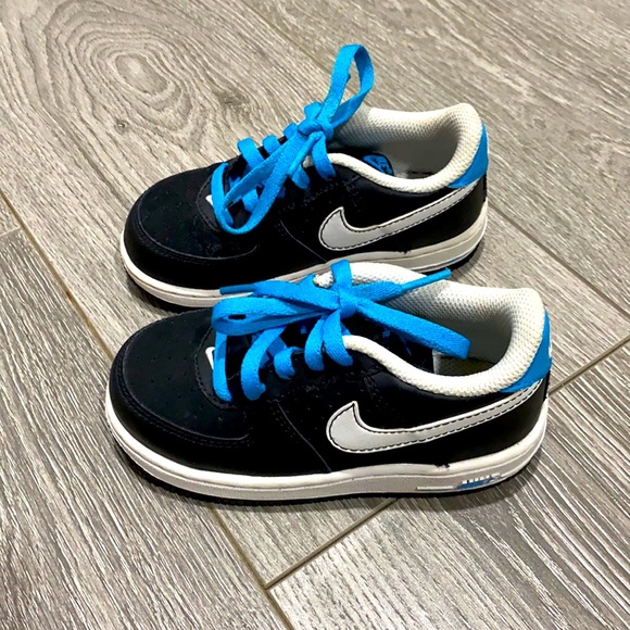 Toddler Nike Sneakers - Picture 5 of 8